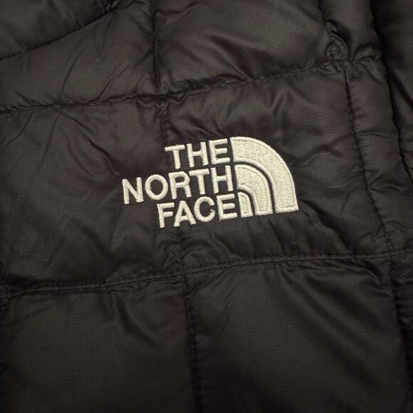 The North Face Kids Thermoball Hooded Jacket - Picture 6 of 10